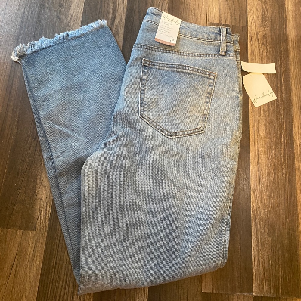 Wonderly Cropped Straight Jeans